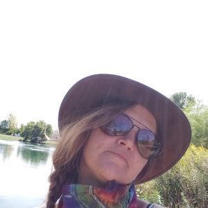 Meet your Posher, Crystal